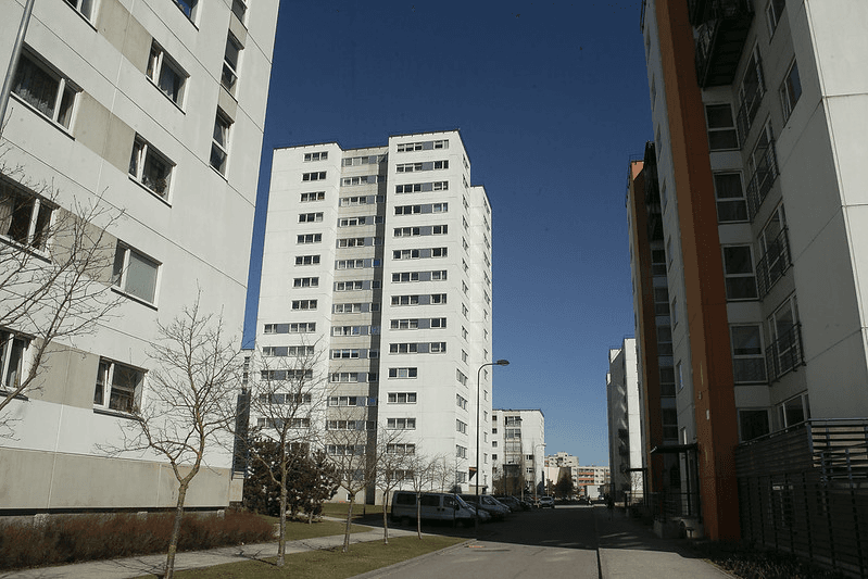 Tallinna linn on hakanud üürimaju tühjendama: üürilepingu lõppemise teated saavad lastega pere ja vähiga rasket võitlust pidav naine