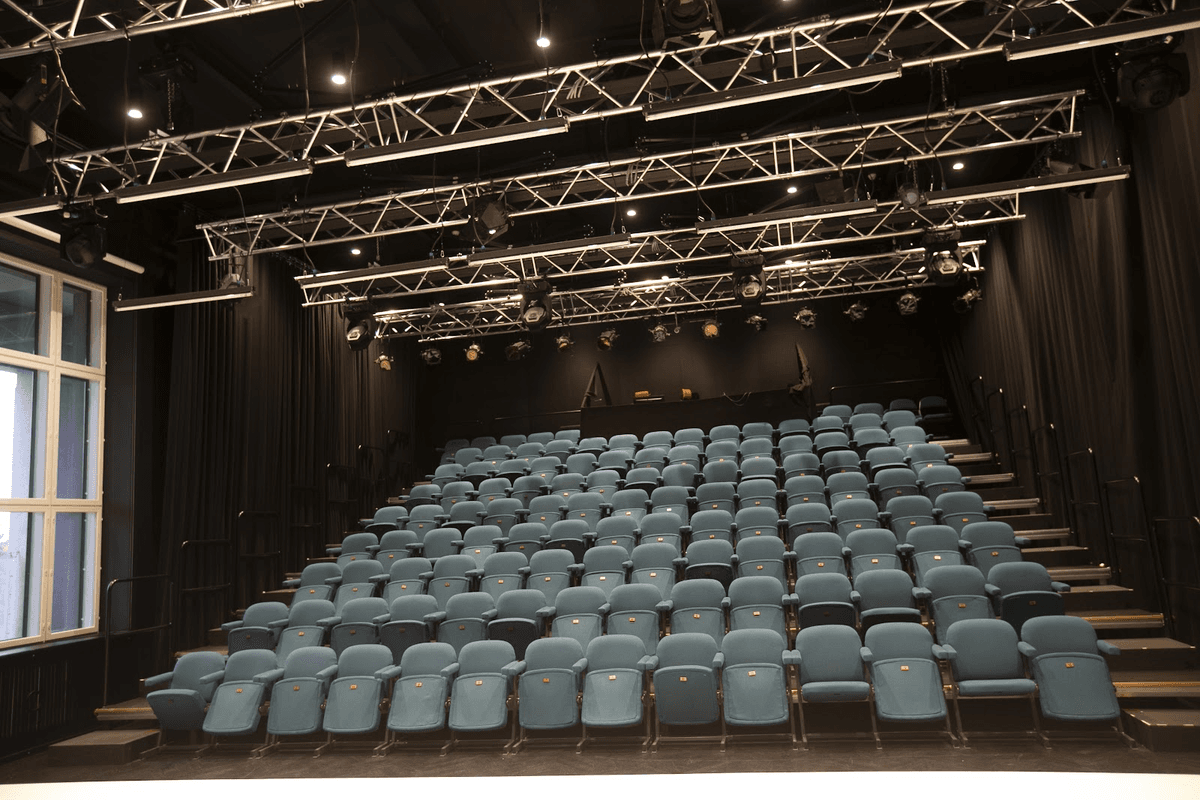 Sotsid soosivad vaid omasid