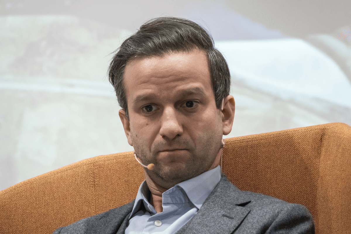 Ossinovski taastas Pere volitused ja taganes varasematest süüdistustest