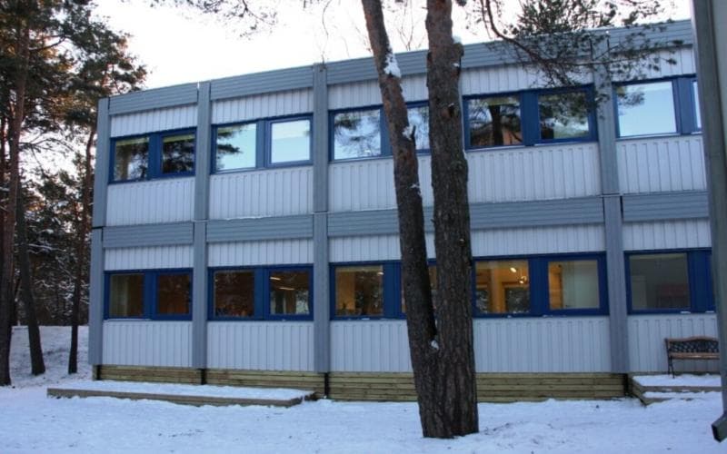 Miks ostetakse Auna 6 hoone Avatud koolile ning HEV lapsed jäetakse konteineritesse?